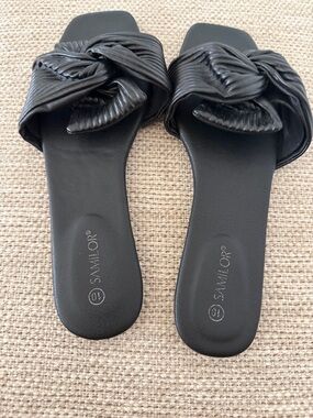 Black Knot Slide Sandals - Women's Casual Slip-Ons